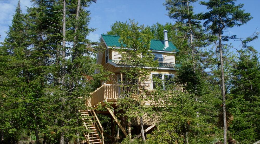 Camping et Tipis, Chalets dans les arbres Mont-Mégantic